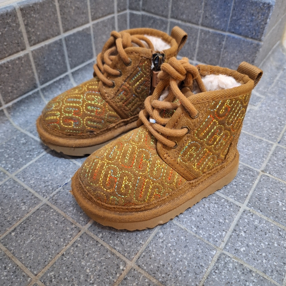 Gucci uggs baby shoes size 6